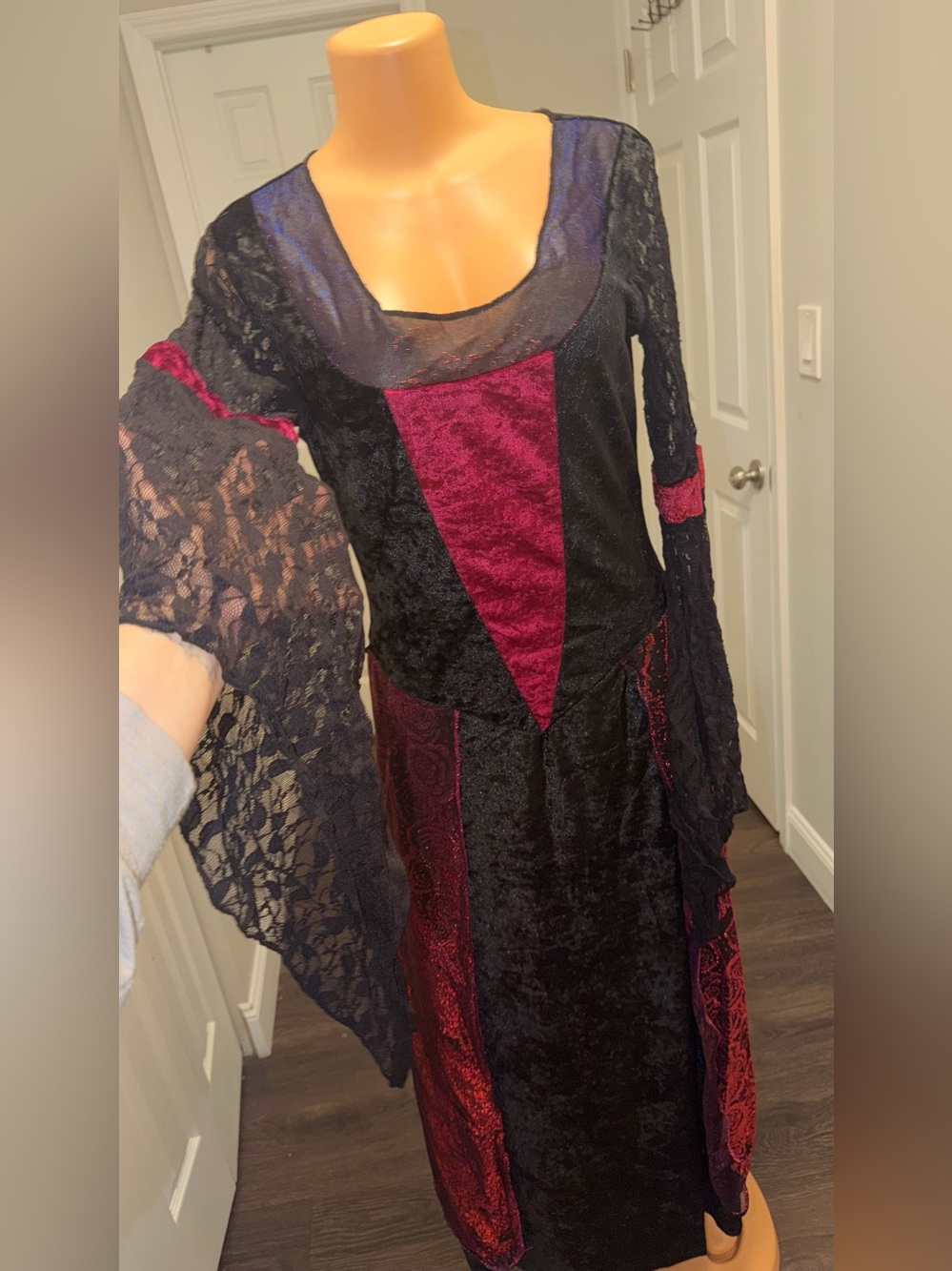 HALLOWEEN GOTHIC Women's Black and Burgundy Lace SIZE M/L